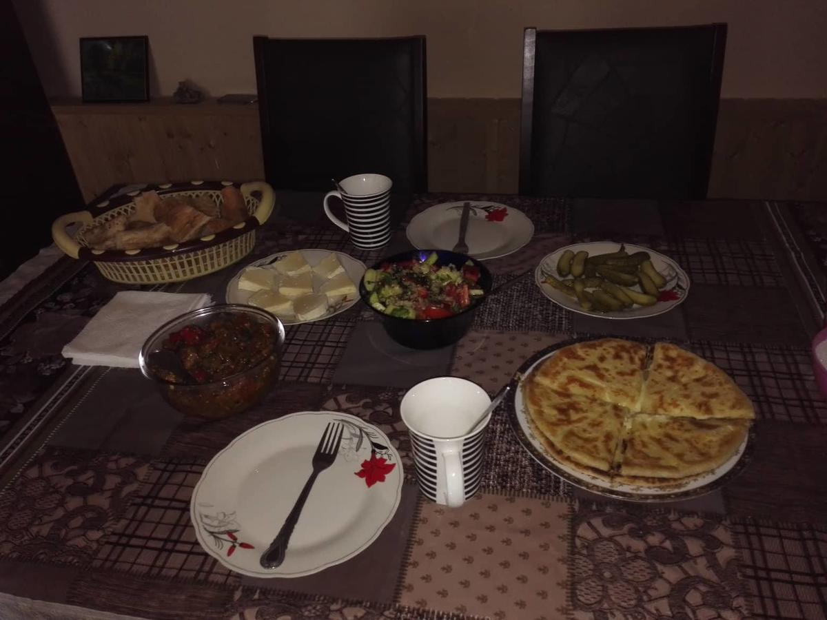 Lali'S Guest House In Джута Екстериор снимка