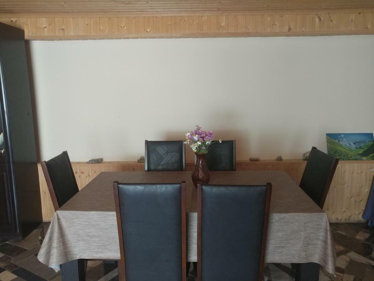 Lali'S Guest House In Джута Екстериор снимка